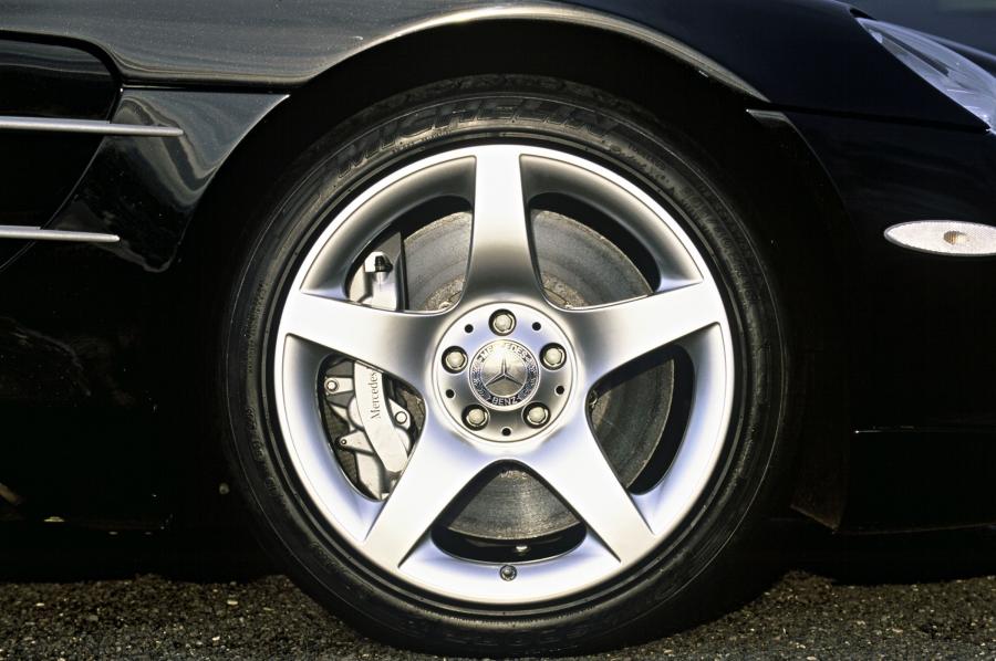  Mercedes-Benz SLR McLaren 2003 года  (фото 110 из 319)